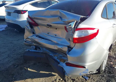 2017 Ford Fiesta S z USA, uszkodzony, nr VIN 3FADP4AJ0HM165640